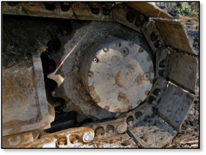 excavator-tracked-machine-tracks-sprocket-travel-motor-final-drive-leak-gear-oil